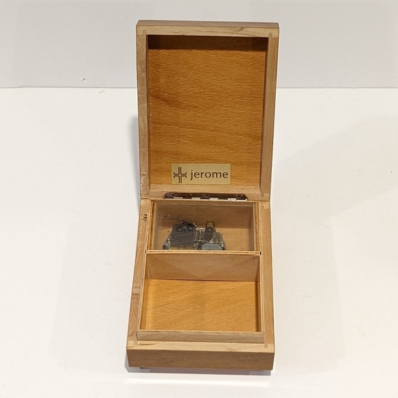 vintage Hummel jewelry music box - Picture 8 of 16